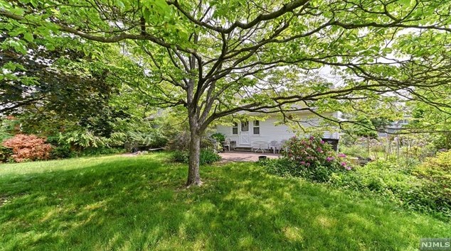 551 Coolidge Pl, Paramus, NJ 07652