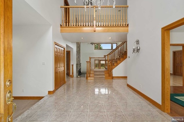 29 Masonicus Rd, Mahwah, NJ 07430