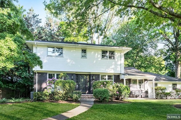 400 Grant Ave, Cresskill, NJ 07626