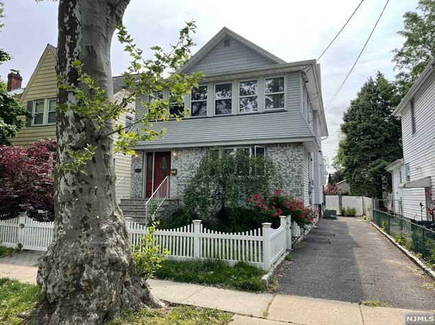 235 Feronia Way #2nd Fl, Rutherford, NJ 07070