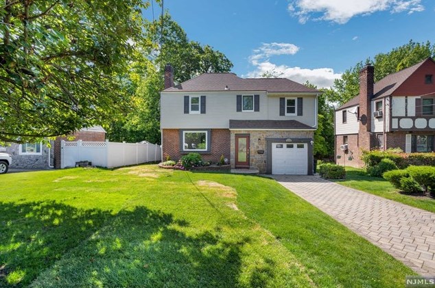 1076 Julia St, Teaneck, NJ 07666