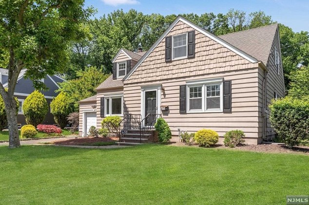 913 Floral Ave S, Union Center, NJ 07083