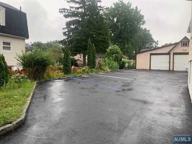 250 Merritt Ave #2, Bergenfield, NJ 07621