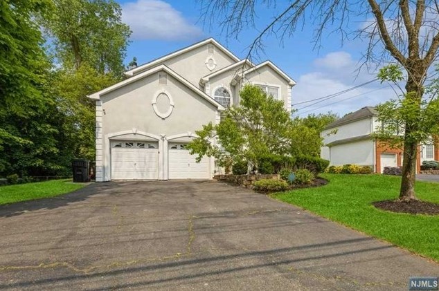 744 Pascack Rd, Paramus, NJ 07652
