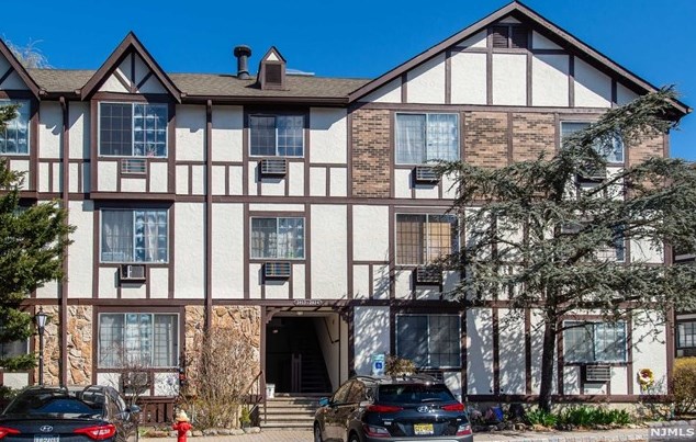 2021 Hawthorne Ln, Mahwah, NJ 07430