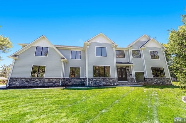 47 Summit Pl, Haworth, NJ 07641