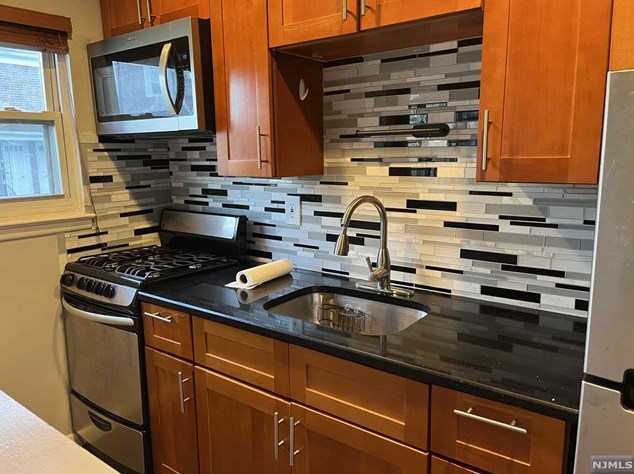 1266 Teaneck Rd #11, Teaneck, NJ 07666