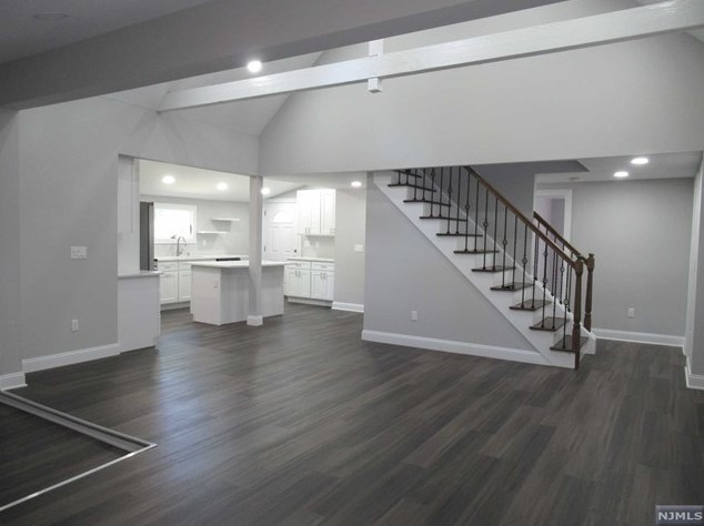 68 Hemlock St, Oakland NJ  07436-1829 exterior