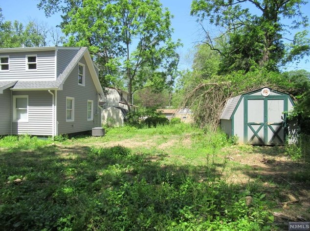 68 Hemlock St, Oakland NJ  07436-1829 exterior