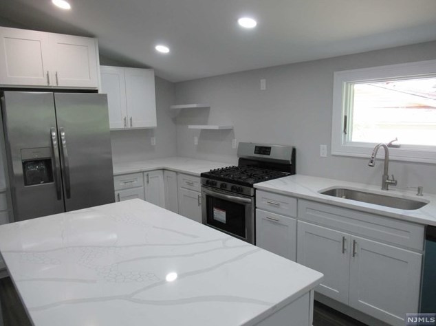 68 Hemlock St, Oakland NJ  07436-1829 exterior