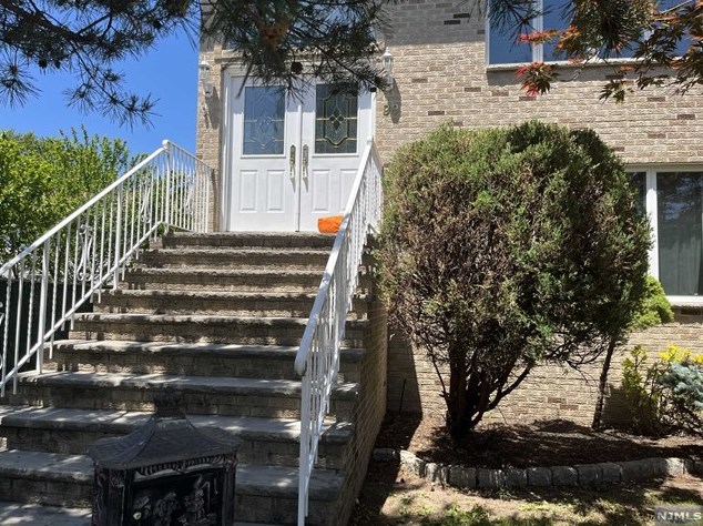 99 Franklin St, Elmwood Park, NJ 07407