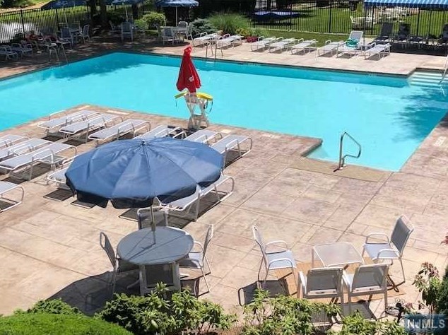 16 Romopock Ct, Mahwah, NJ 07430