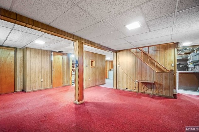 8 Memorial Pl, Elmwood Park NJ  07407-1330 exterior