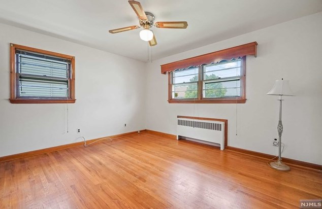 8 Memorial Pl, Elmwood Park NJ  07407-1330 exterior