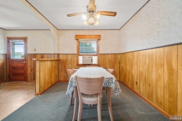 8 Memorial Pl, Elmwood Park NJ  07407-1330 exterior
