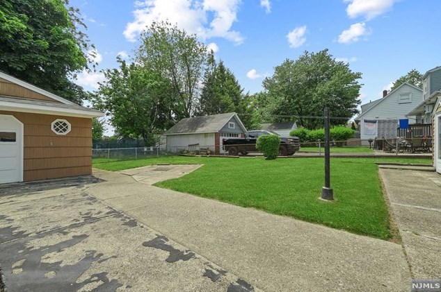 8 Memorial Pl, Elmwood Park NJ  07407-1330 exterior