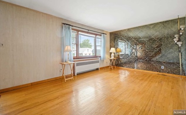 8 Memorial Pl, Elmwood Park NJ  07407-1330 exterior