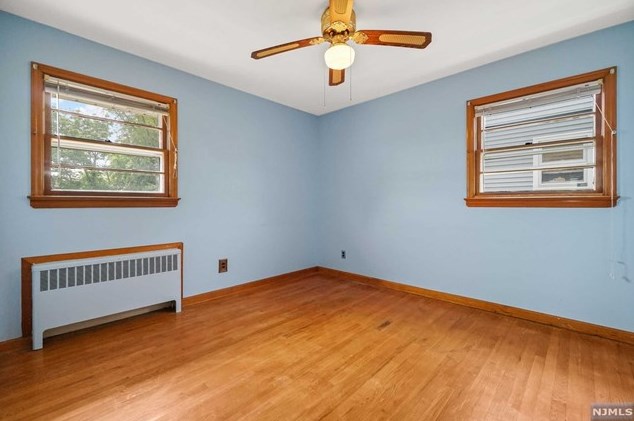 8 Memorial Pl, Elmwood Park NJ  07407-1330 exterior