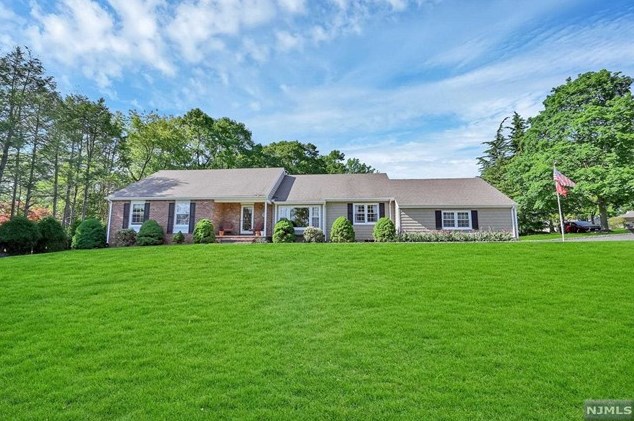 634 Rita Dr, Westwood, NJ 07675-6415
