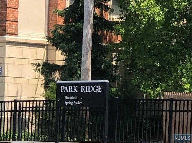 131 Midland Ave, Park Ridge NJ 07656-1623 exterior