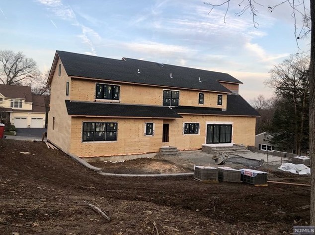 131 Midland Ave, Park Ridge NJ 07656-1623 exterior