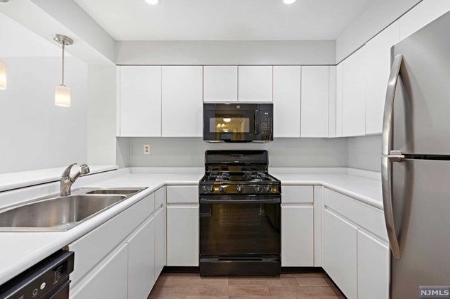 503 Williams Ct, Edgewater, NJ 07020
