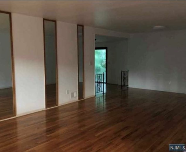 10 Forsythia Ln #a, Paramus, NJ 07652