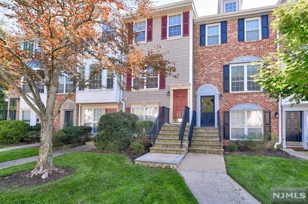 838 Juniper Way, Mahwah, NJ 07430