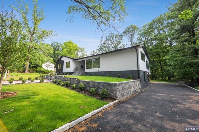 350 Van Nostrand Ave, Englewood, NJ 07631