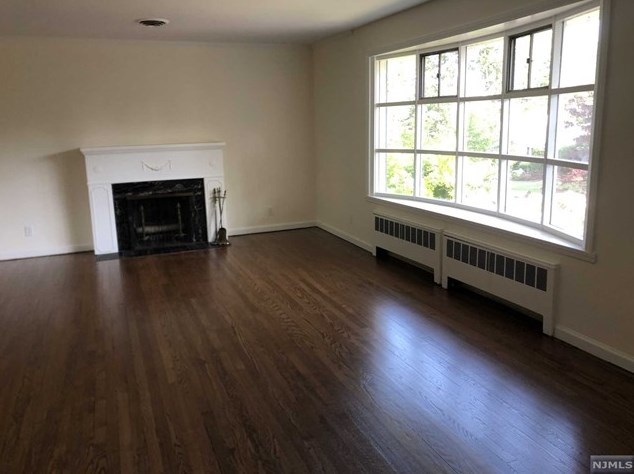 85 Phelps Ave, Cresskill, NJ 07626