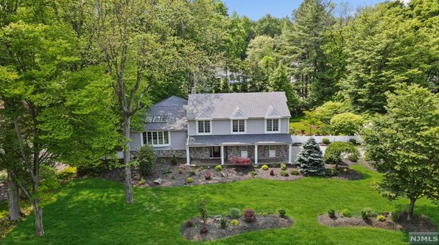 115 Willow Dr, Westwood, NJ 07675-6833