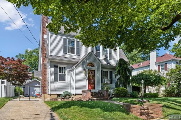 110 Jefferson Ave, River Edge, NJ 07661