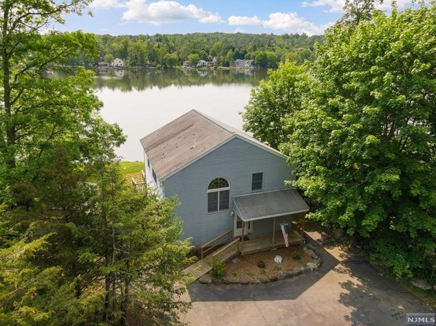 183 Bearfort Rd, West Milford, NJ 07480