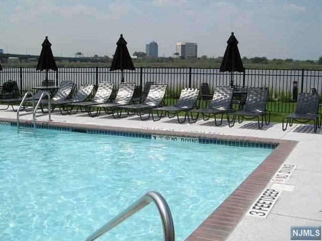 188 Blue Heron Dr, Secaucus NJ  07094-2938 exterior