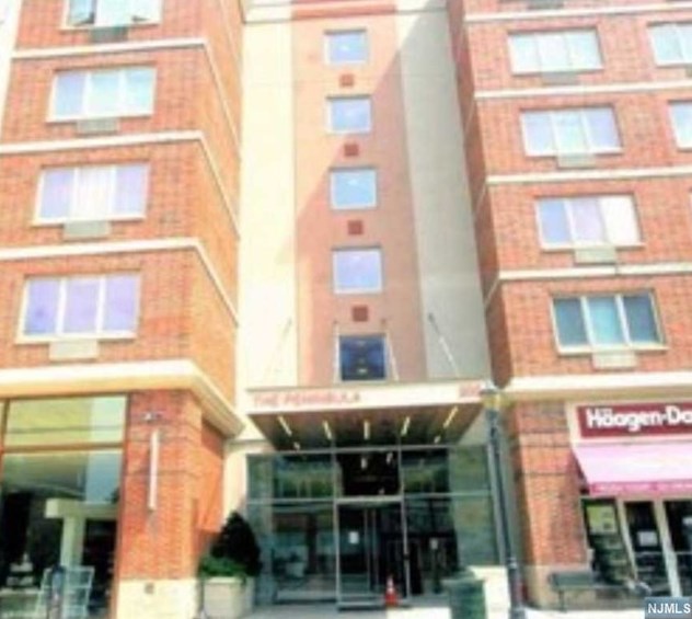 3411 City Pl, Edgewater, NJ 07020
