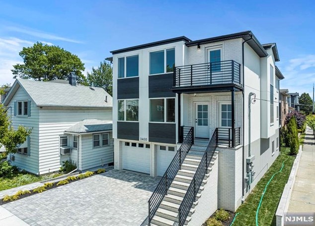2400 5th St, West Fort Lee, NJ 07024