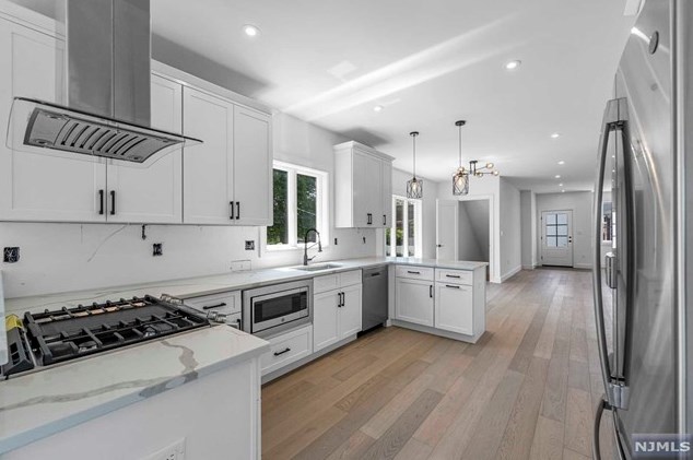 2400 5th St, West Fort Lee NJ  07024-7812 exterior