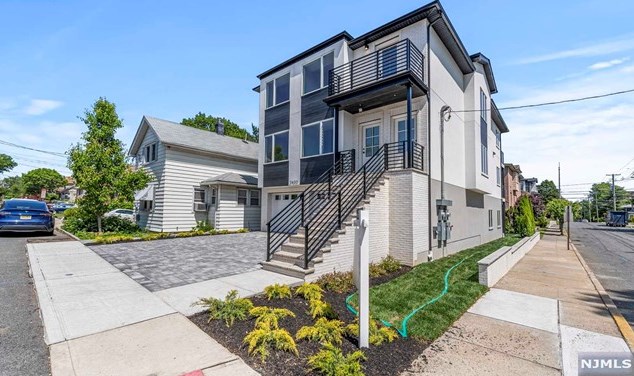 2400 5th St, West Fort Lee NJ  07024-7812 exterior