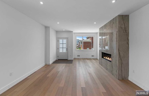 2400 5th St, West Fort Lee NJ  07024-7812 exterior