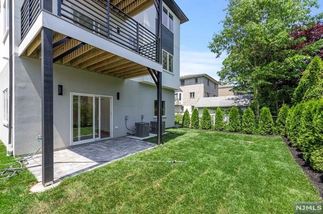 2400 5th St, West Fort Lee NJ  07024-7812 exterior