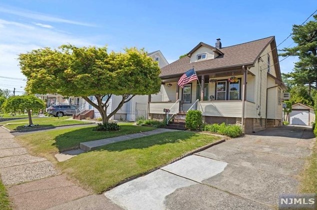 154 Niagara St, Dumont, NJ 07628
