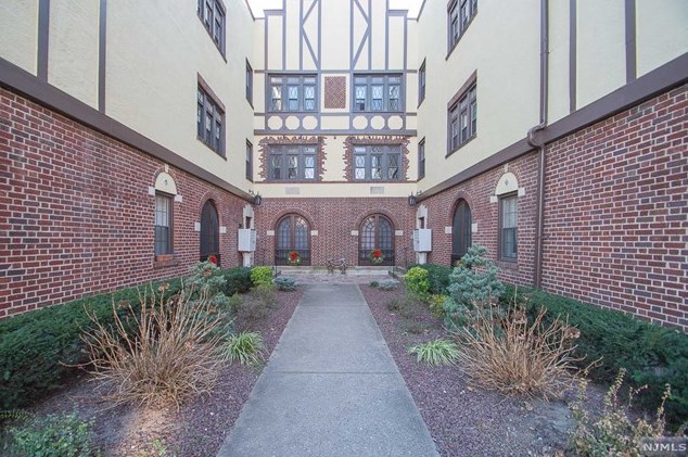 20 Garber Sq Apt B7, Ridgewood, NJ 07450