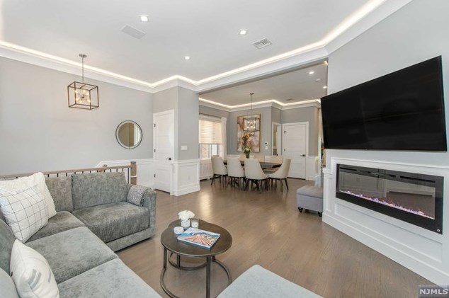 381 Washington Ave, Cliffside Park, NJ 07010