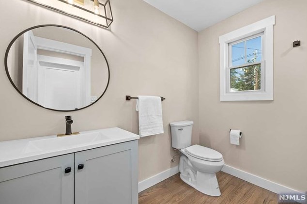 4 Sweetwood Ct, West Caldwell NJ  07006-7709 exterior