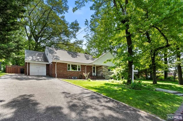 1070 Palisade Ave, West Fort Lee, NJ 07024