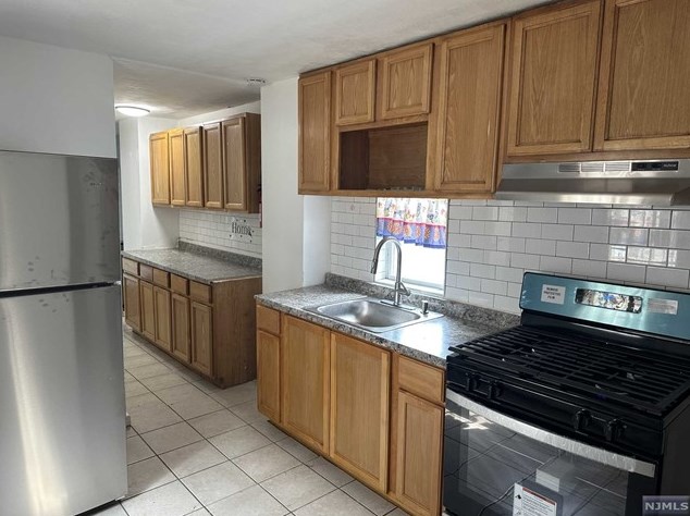 166 16th Ave, Paterson, NJ 07501