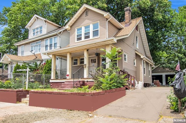 227 Custer Ave, Newark NJ  07112-2140 exterior