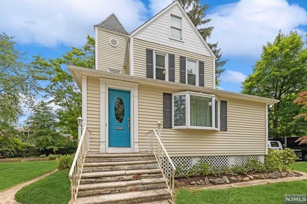 84 Knickerbocker Rd, Demarest, NJ 07627