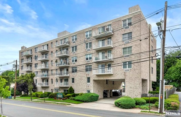 446 Passaic St #4b, Hackensack, NJ