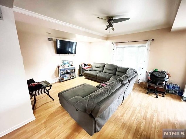46 Hathaway St, Wallington, NJ 07057-1009